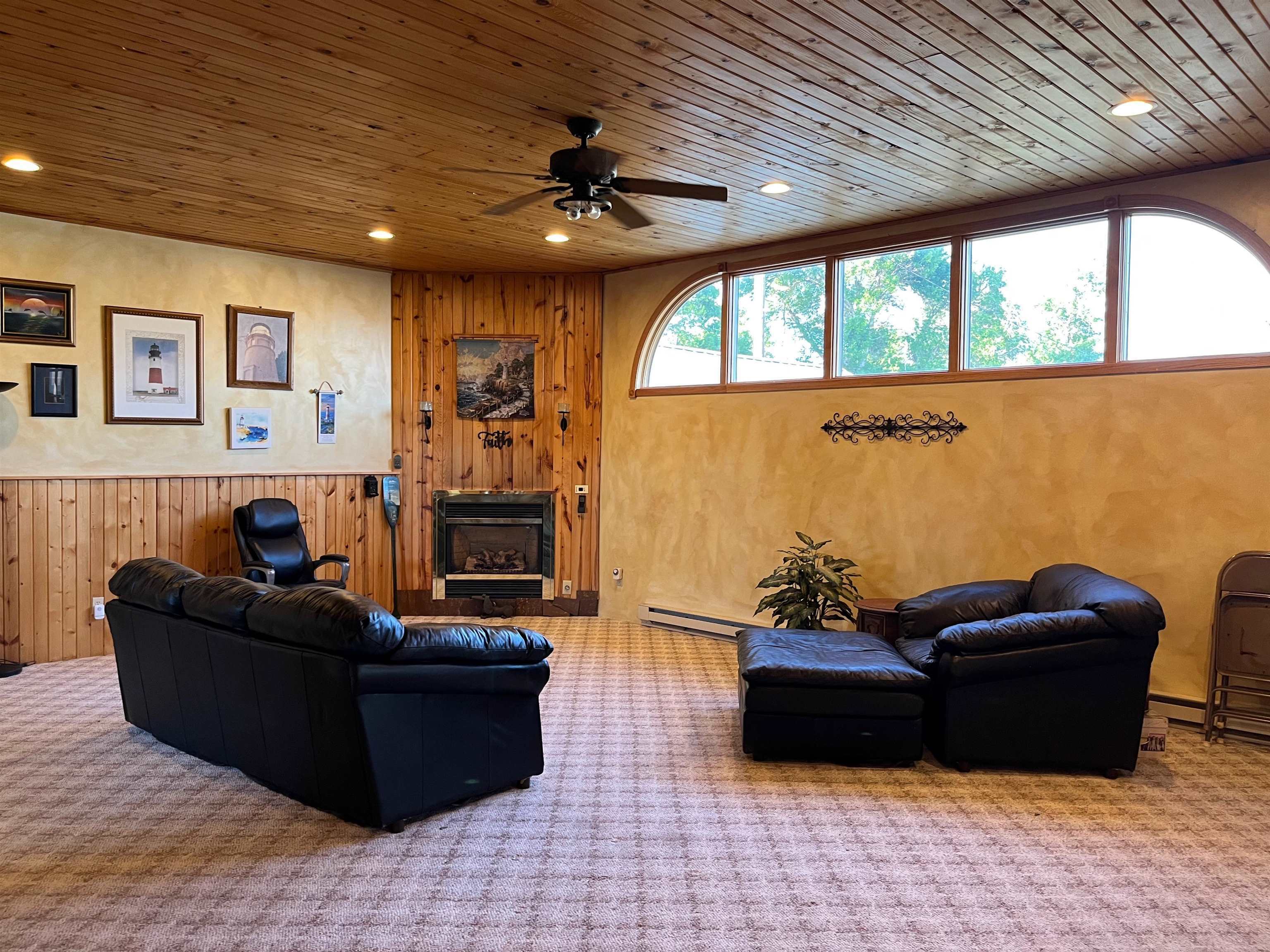 Property Photo: 395 Libbie St ND 58762