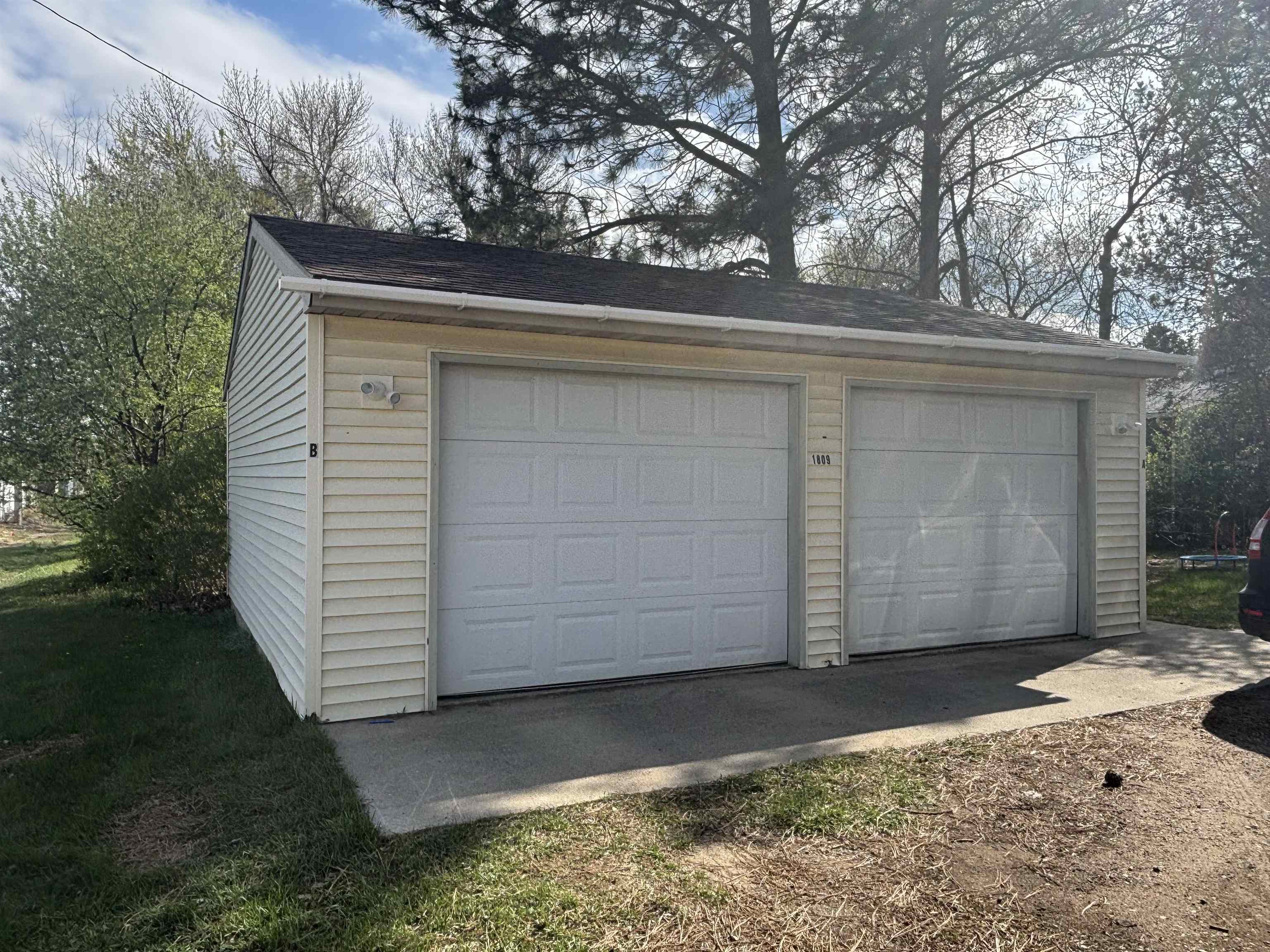 Property Photo: 1809 Main St S ND 58701