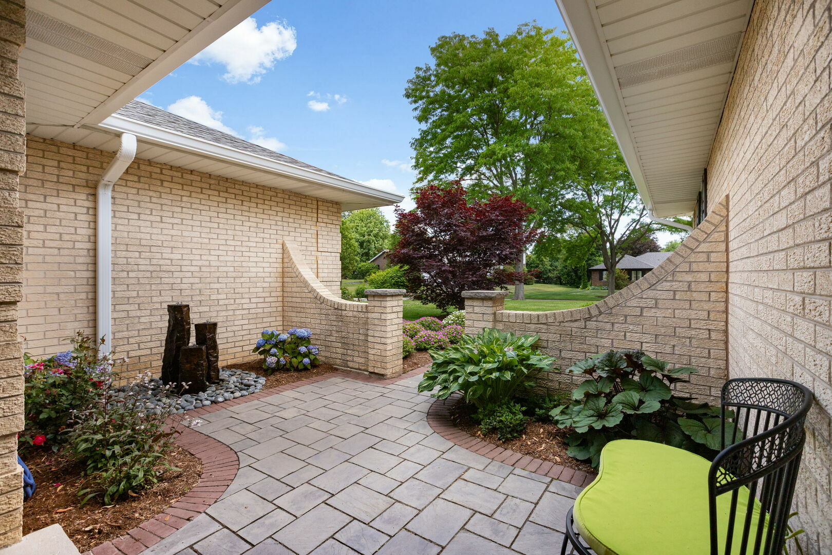 Property Photo: 1060 Highland Avenue IL 60045