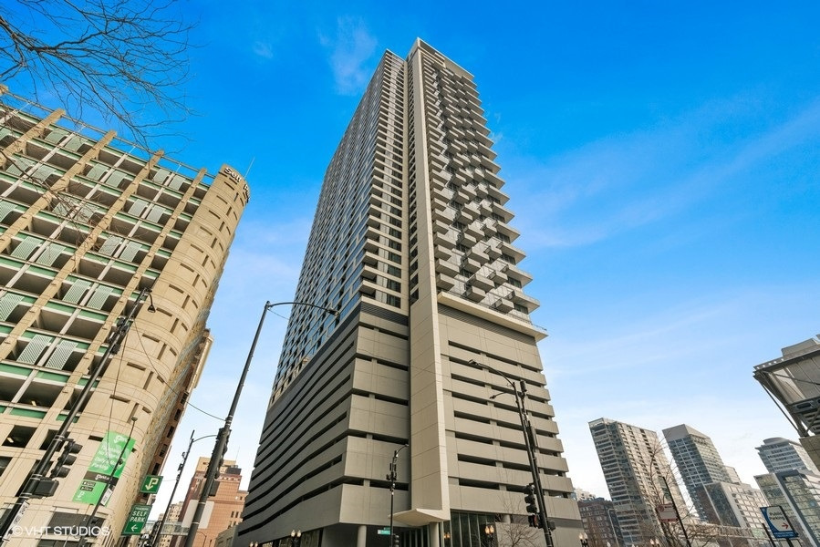 Property Photo: 235 W Van Buren Street 3415 IL 60607