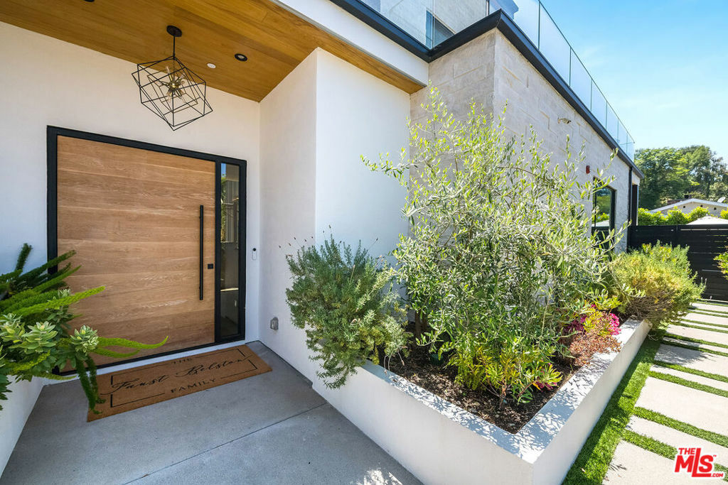 Property Photo: 11258 Laurie Drive CA 91604