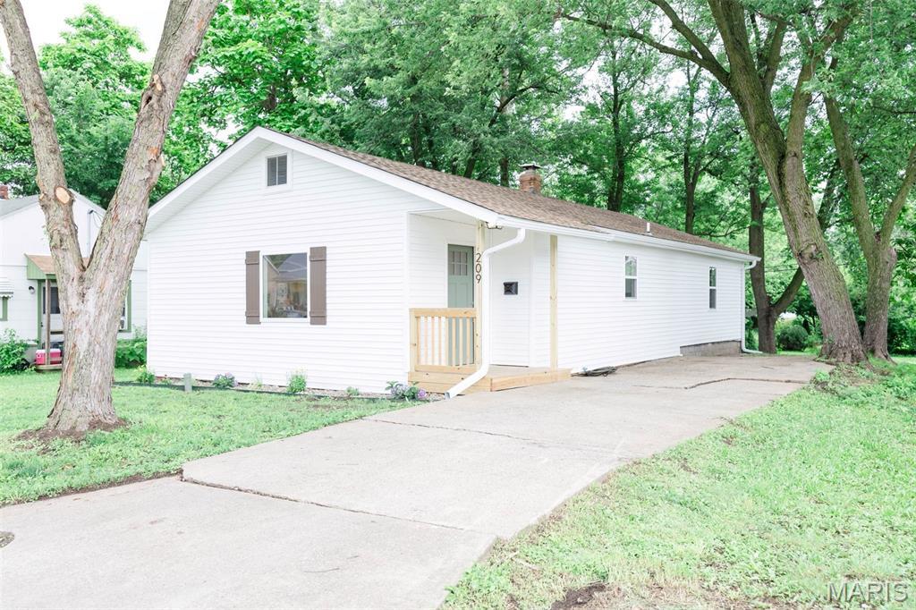 Property Photo: 209 E Dover Street MO 63456