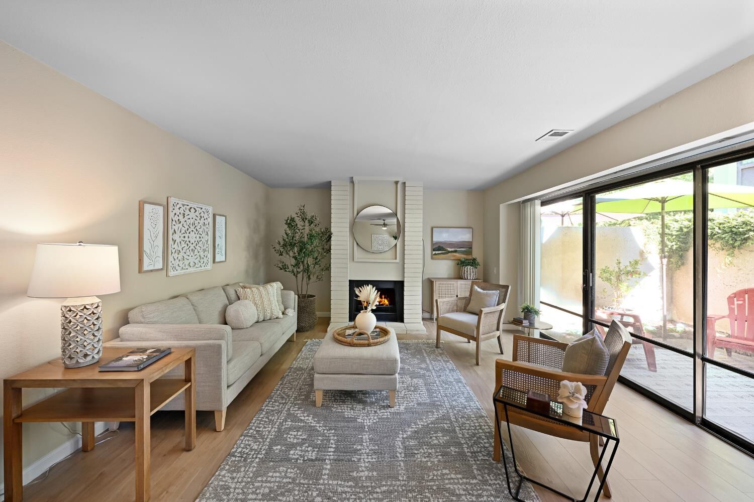 Property Photo: 2266 Woodside Ln 5 CA 95825