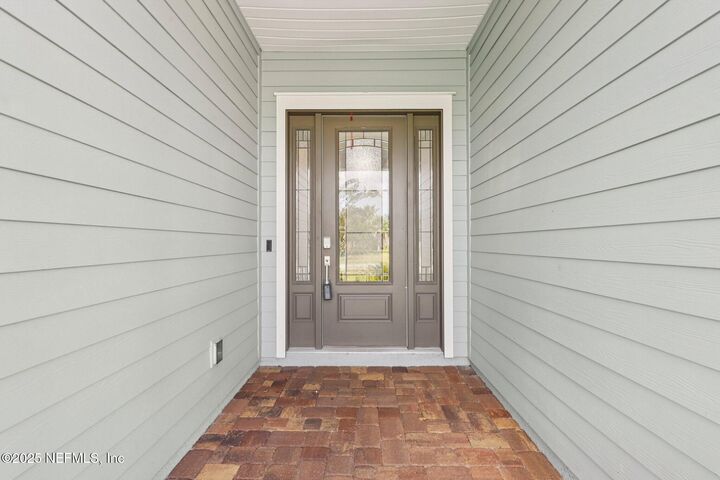 Property Photo: 217 Latrobe Avenue FL 32095