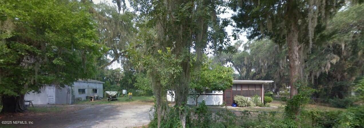 Property Photo: 862 Pioneer Drive FL 32233