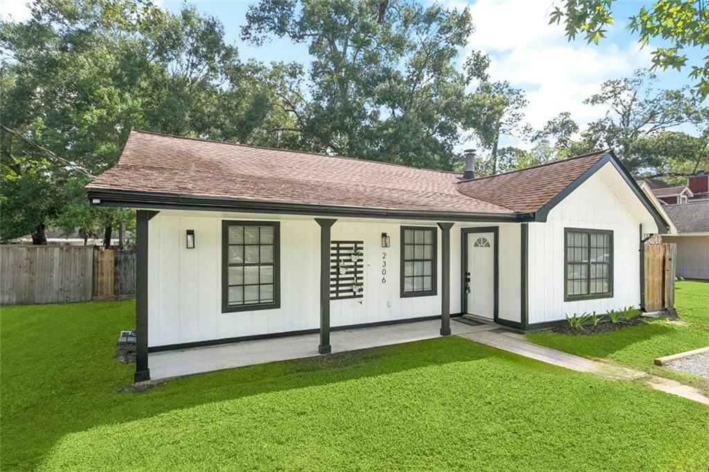 Property Photo: 2306 Bluebird Street LA 70460