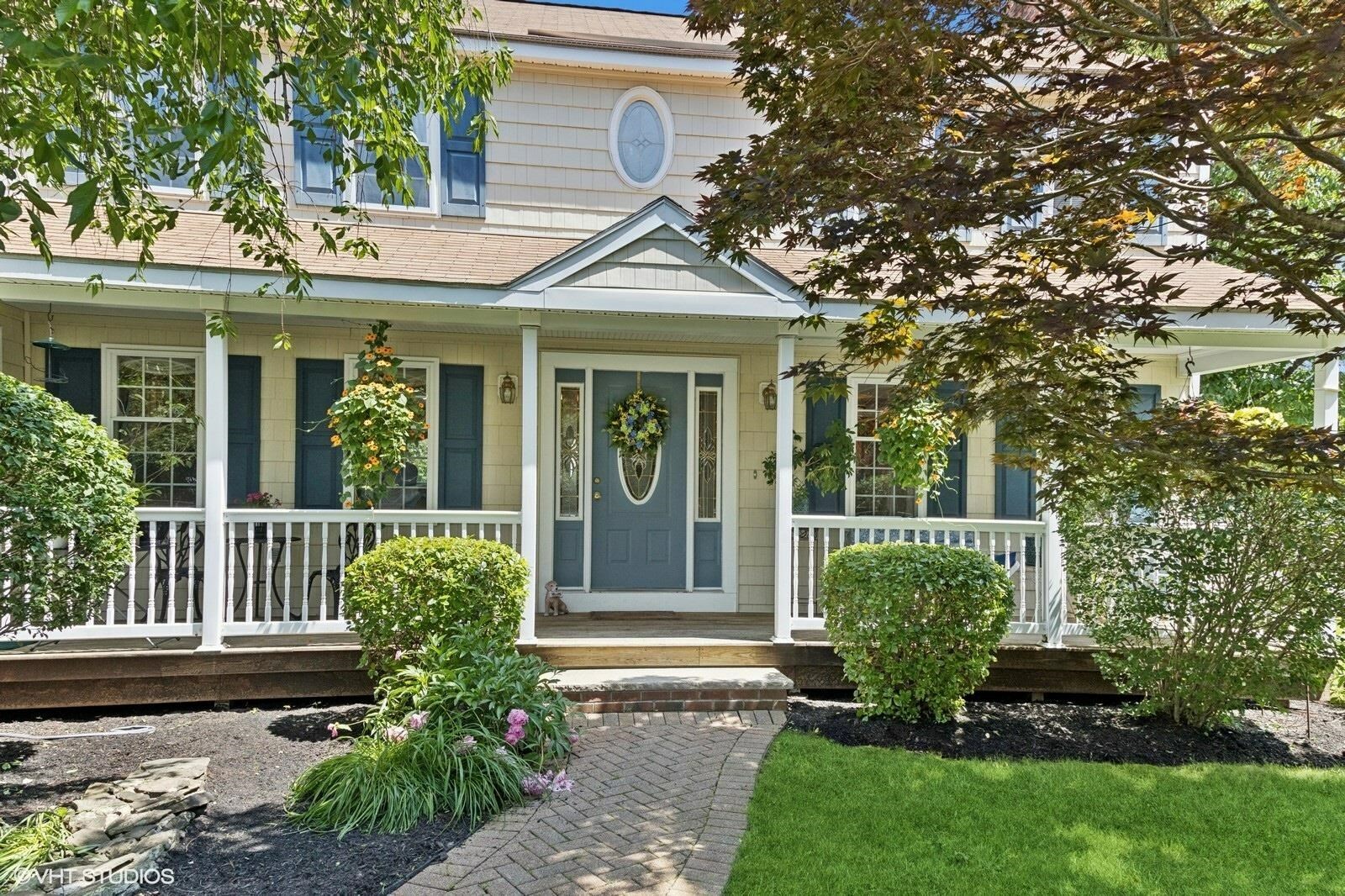 Property Photo: 11 Watersedge Drive NH 03063