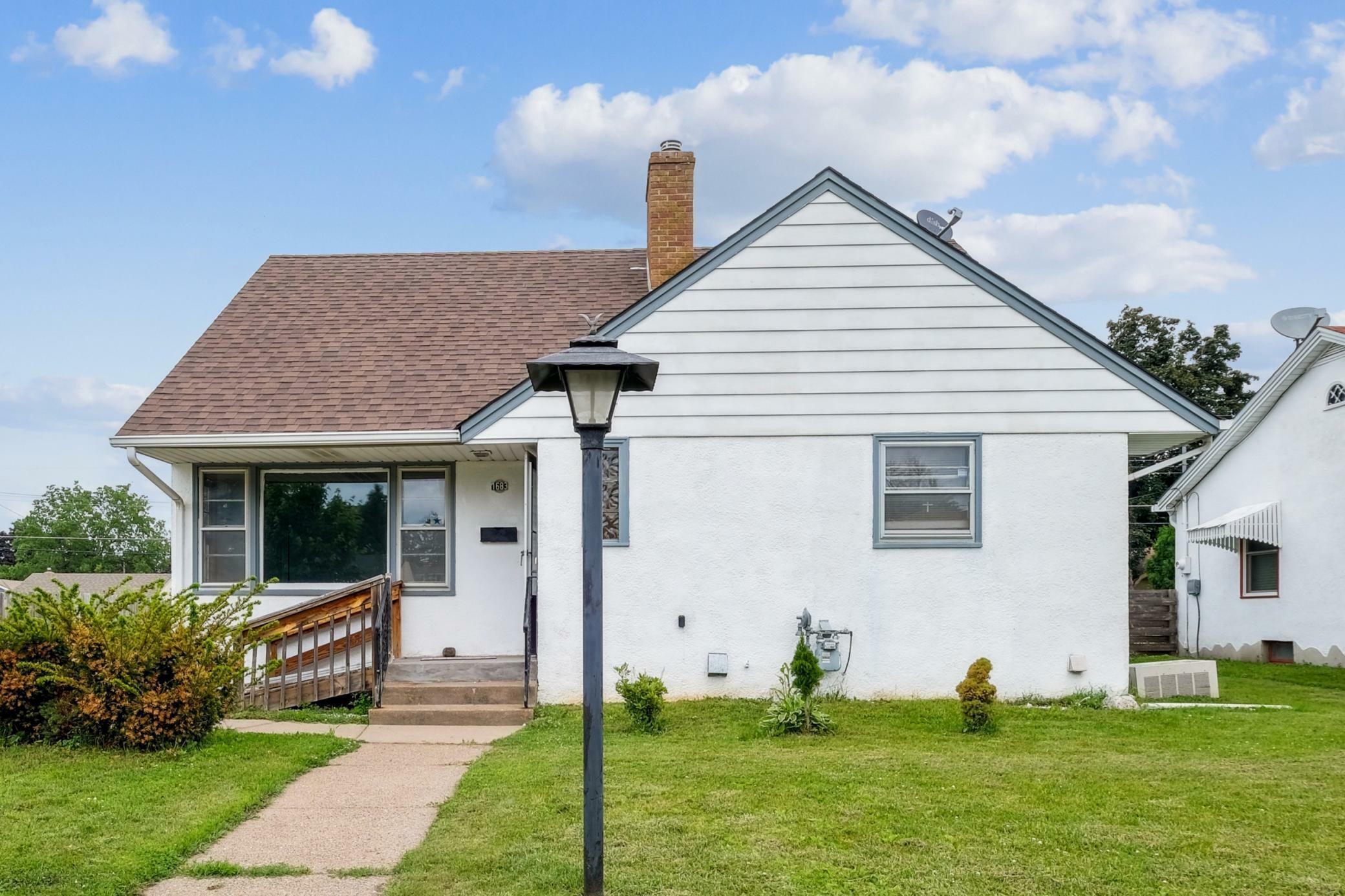Property Photo: 1683 Cottage Avenue E MN 55106