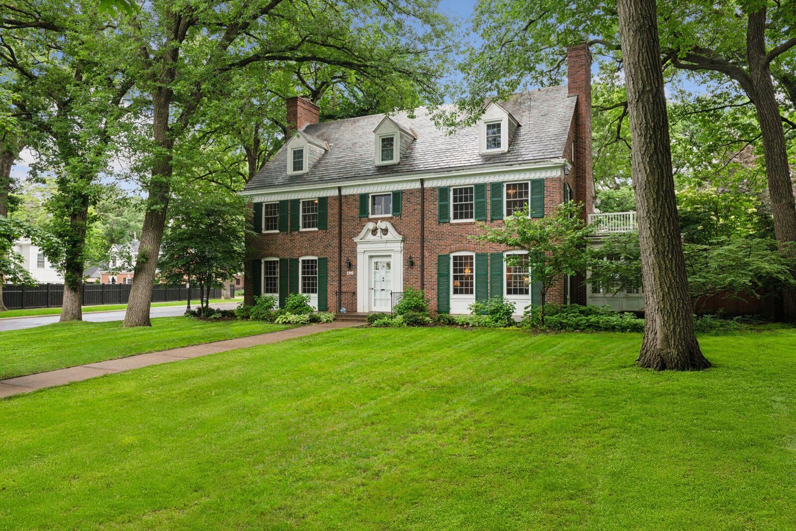 Property Photo:  196 Mississippi River Boulevard S  MN 55105 