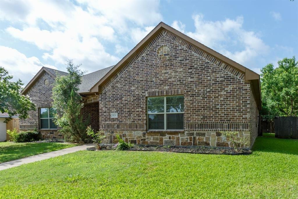 Property Photo: 924 Via Barcelona TX 75150