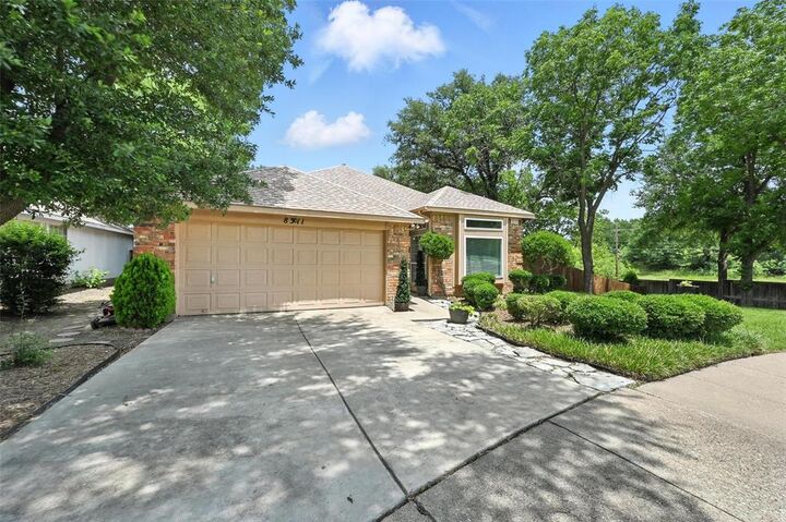 Property Photo: 8311 Paxson Trail TX 75249