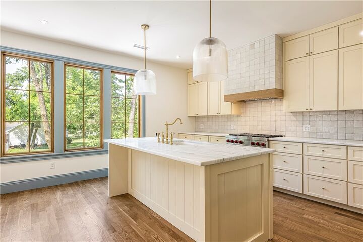 Property Photo:  302 NW 5th Street  AR 72712 