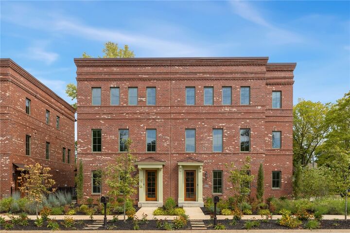 Property Photo:  302 NW 5th Street  AR 72712