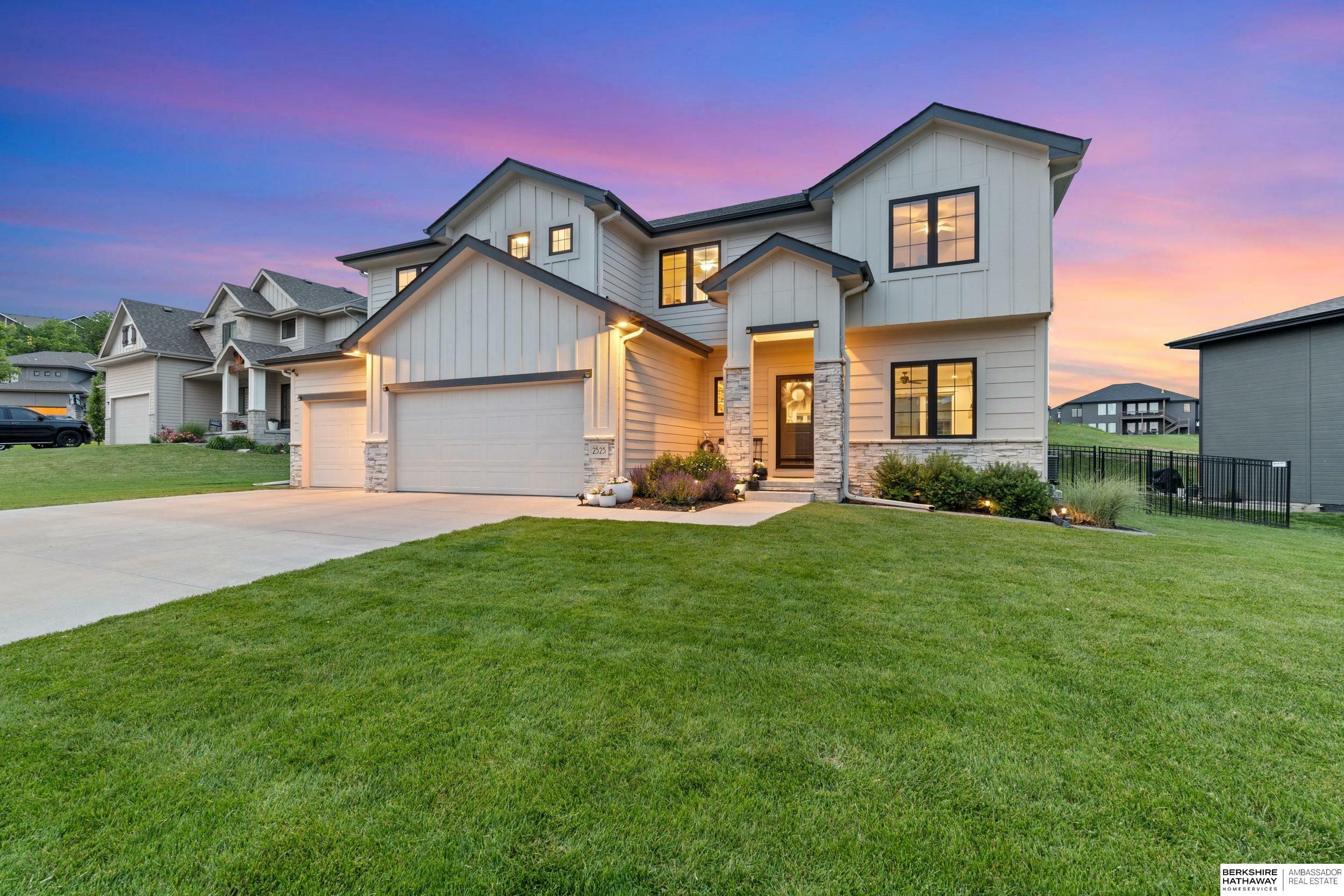 Property Photo: 2525 N 187th Circle NE 68022