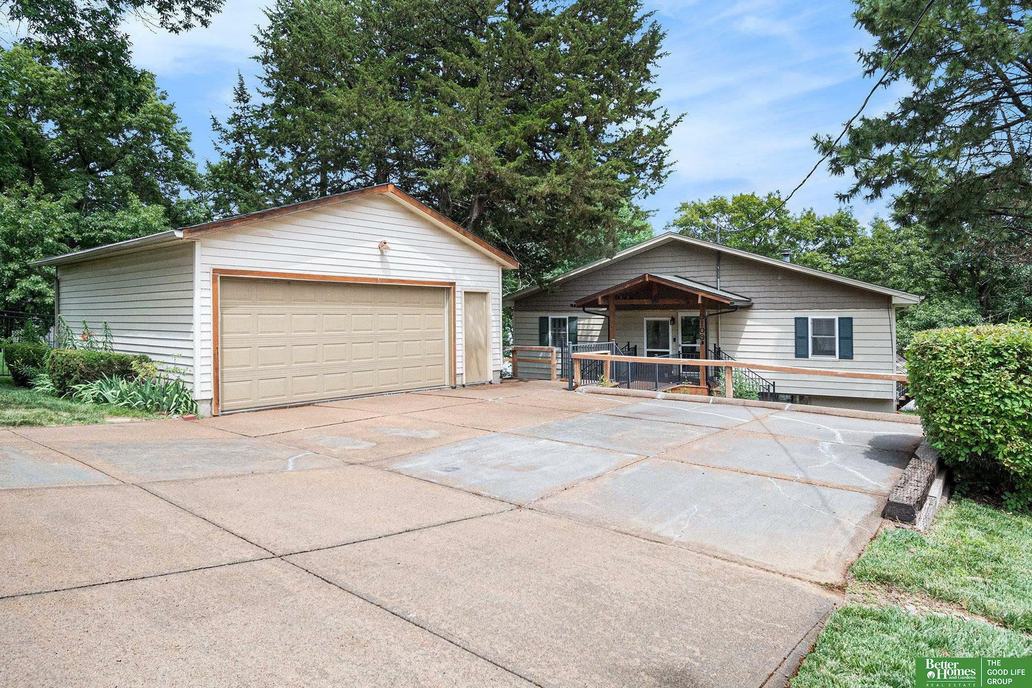 Property Photo: 9109 Murray Drive NE 68048
