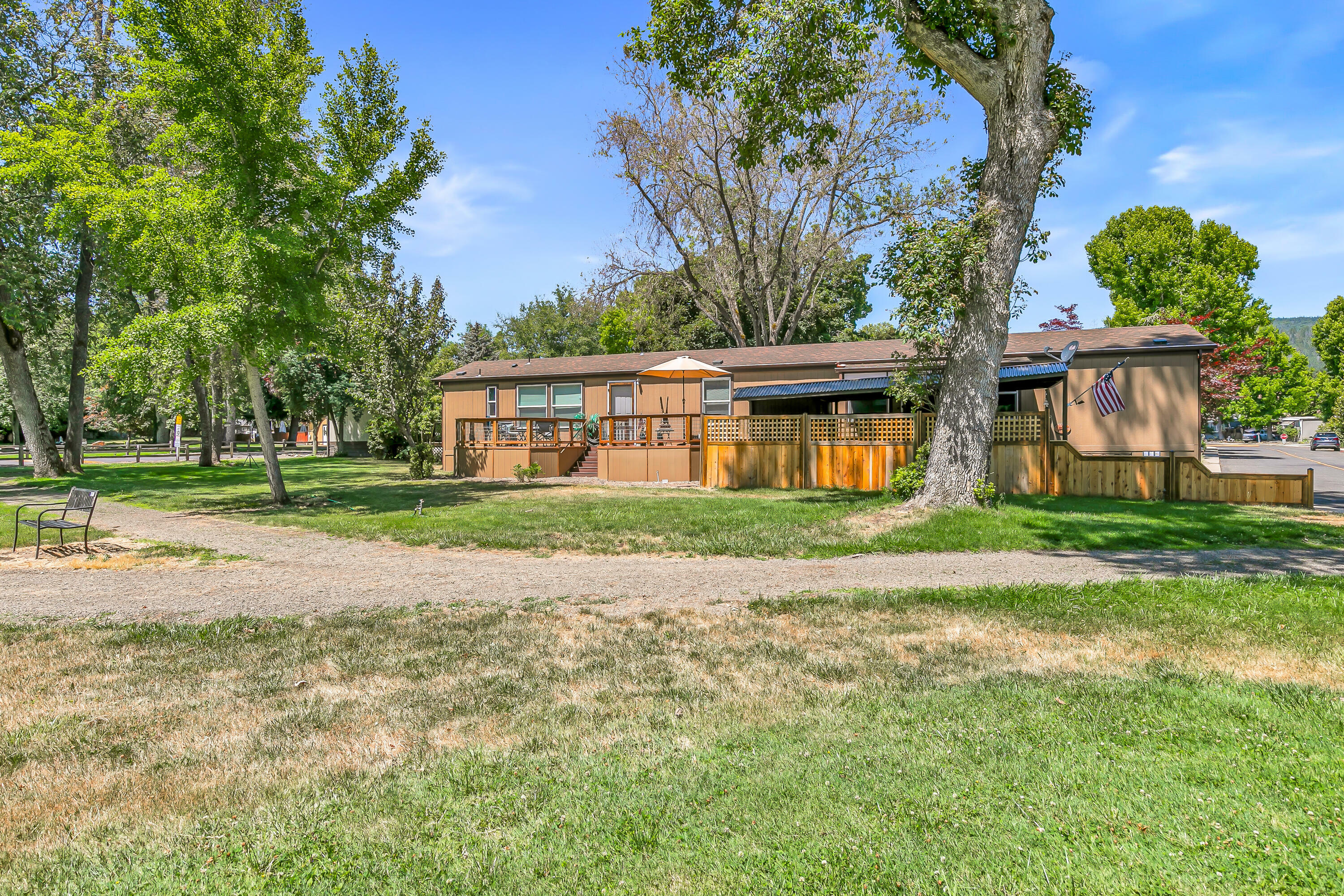 Property Photo: 1055 N N 5th Street 11 OR 97530