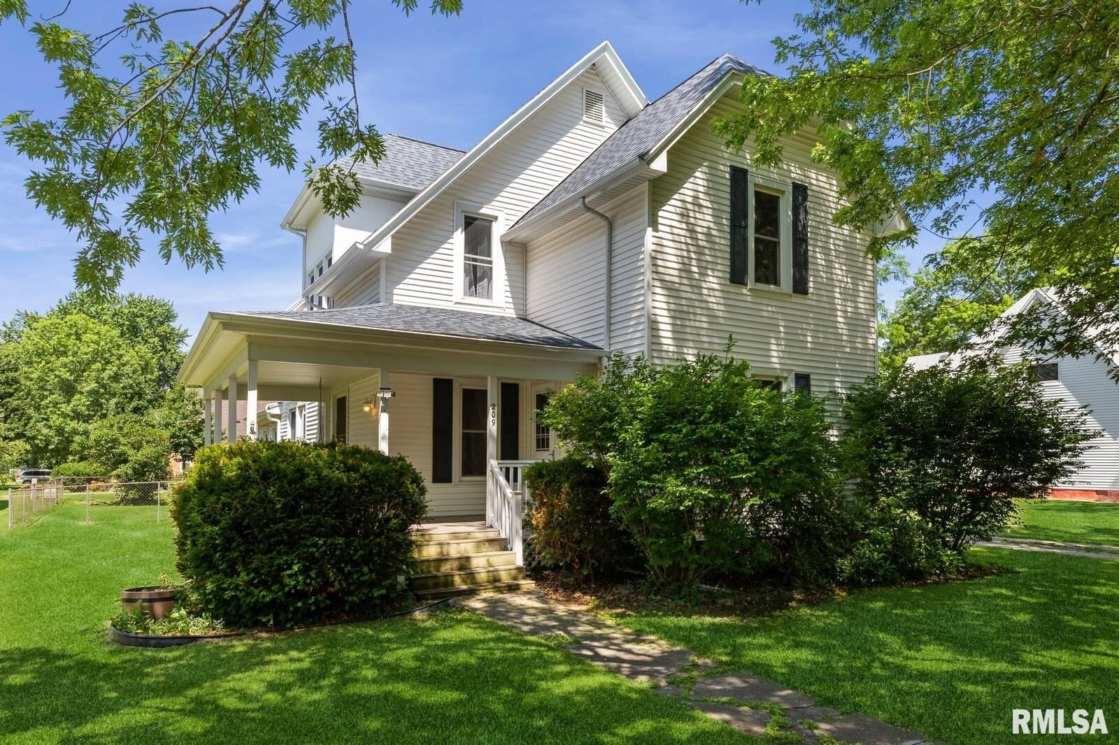Property Photo: 209 N Main Street IL 61412
