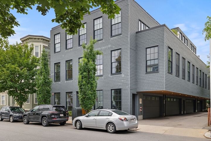 Property Photo:  618 East 2nd St 2  MA 02127 