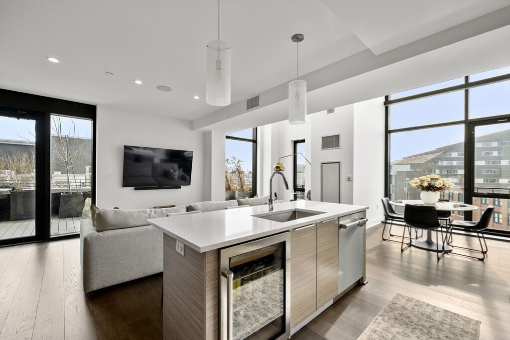 Property Photo:  14 West Broadway 707  MA 02127