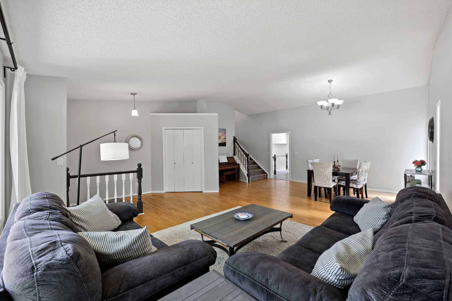 Property Photo: 216 Scenic Hill Close NW AB T3L 1P3