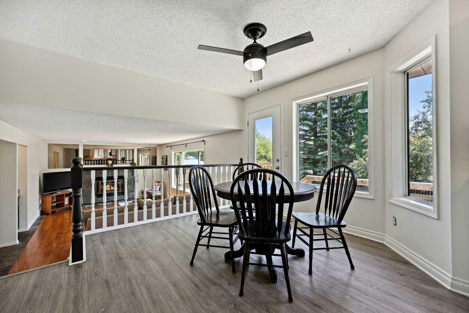 Property Photo: 216 Scenic Hill Close NW AB T3L 1P3