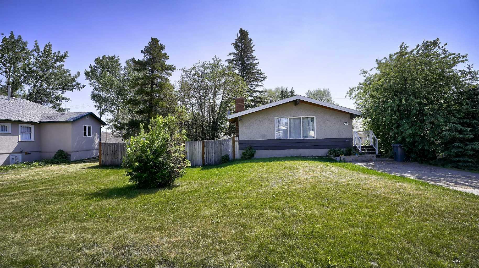 Property Photo: 1629 Ross Street AB T0M 0S0