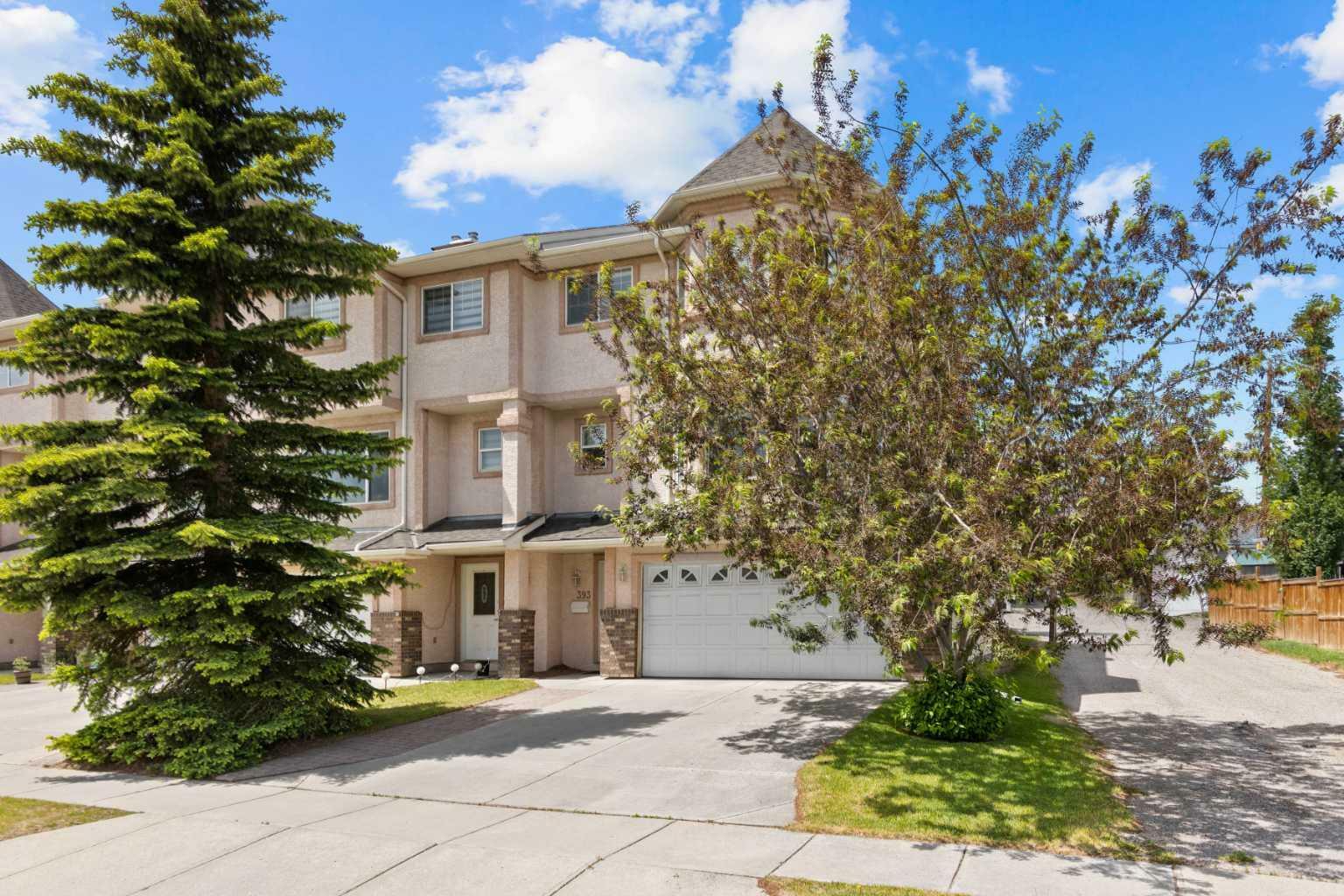 Property Photo:  393 Northmount Drive NW  AB T2K 3H4 