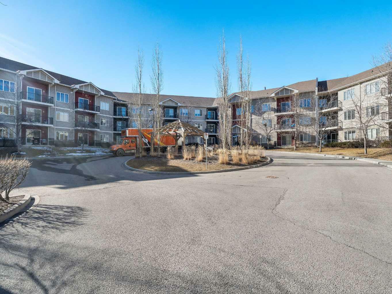 Property Photo: 1540 Sherwood Boulevard NW 1108 AB T3R 0K5