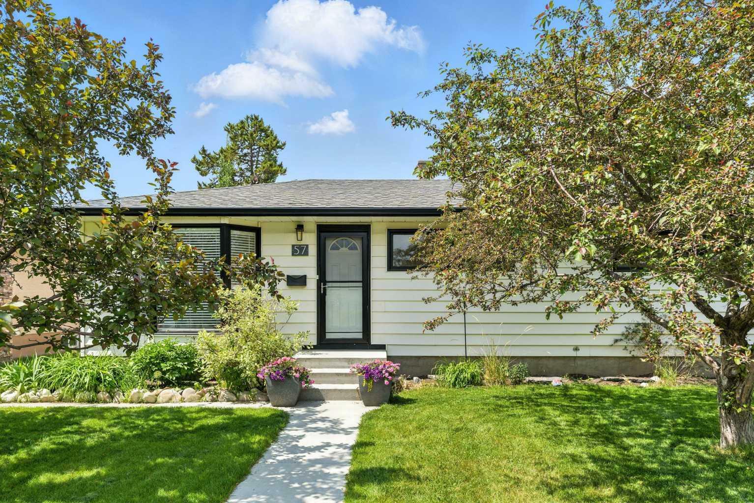 Photo de la propriété: 57 Gladeview Crescent SW AB T3E 4X9