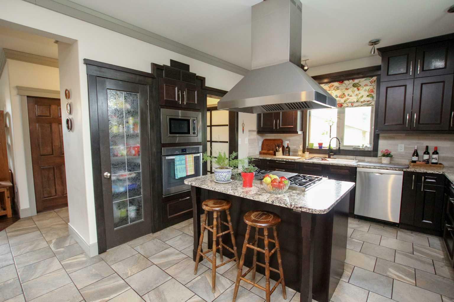 Photo de la propriété: 4525 48 Street AB T6H 1X6