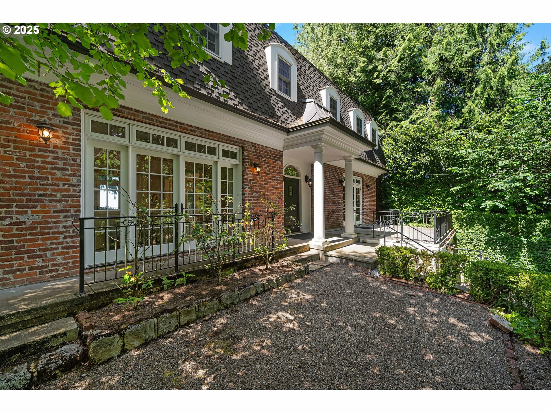 Property Photo: 4243 SW Bertha Ave OR 97239
