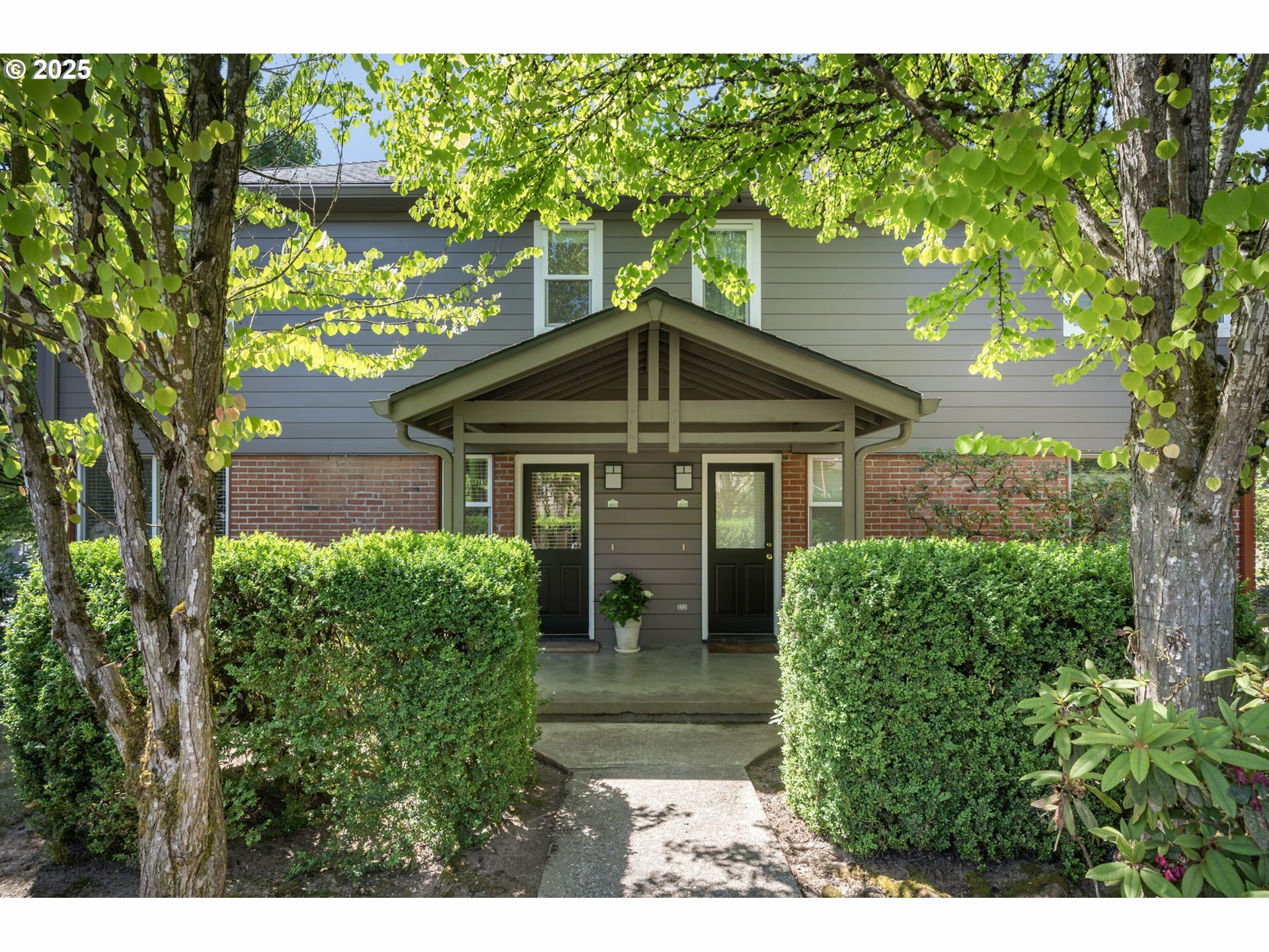 Property Photo: 420 S State St OR 97034