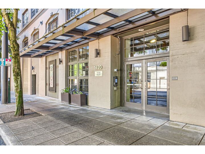 Property Photo:  1420 NW Lovejoy St 327  OR 97209 