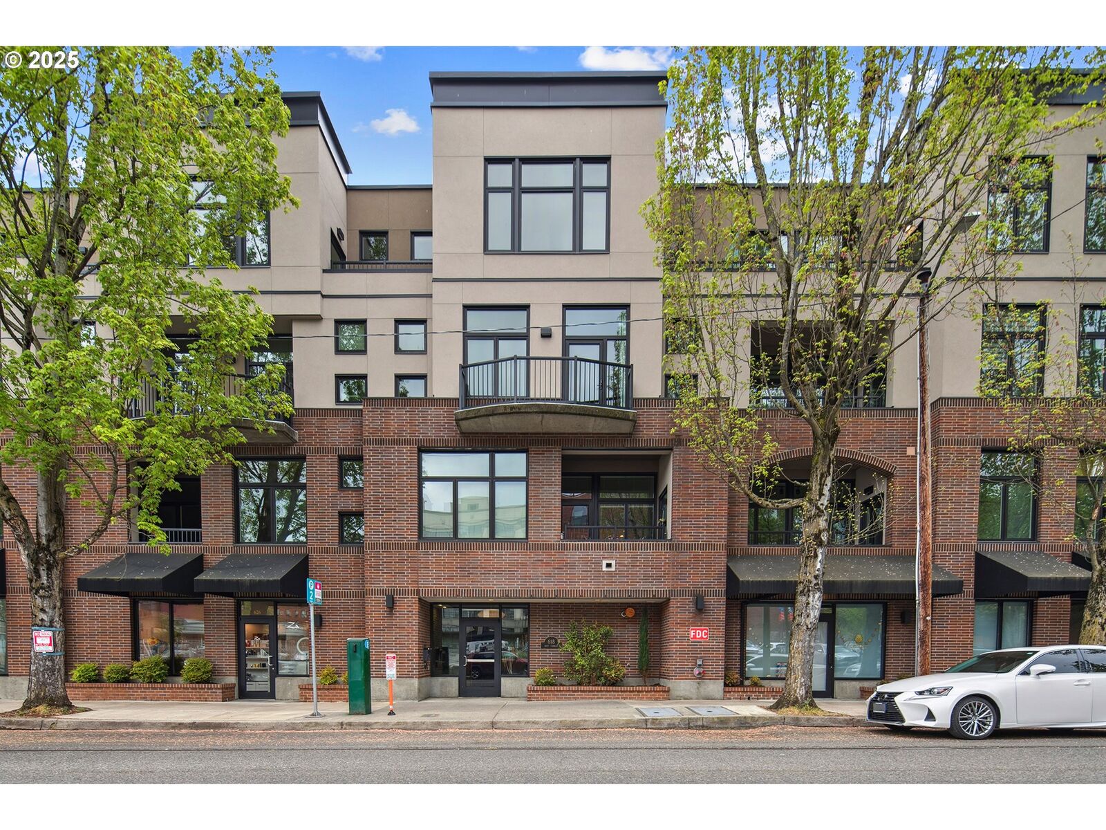 Property Photo:  618 NW 12th Ave 216  OR 97209 