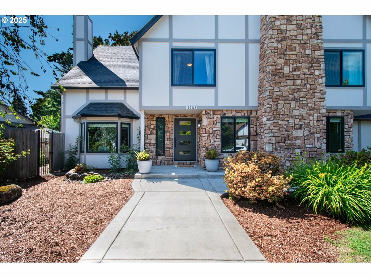 Property Photo: 2208 SE 149th Ave WA 98683