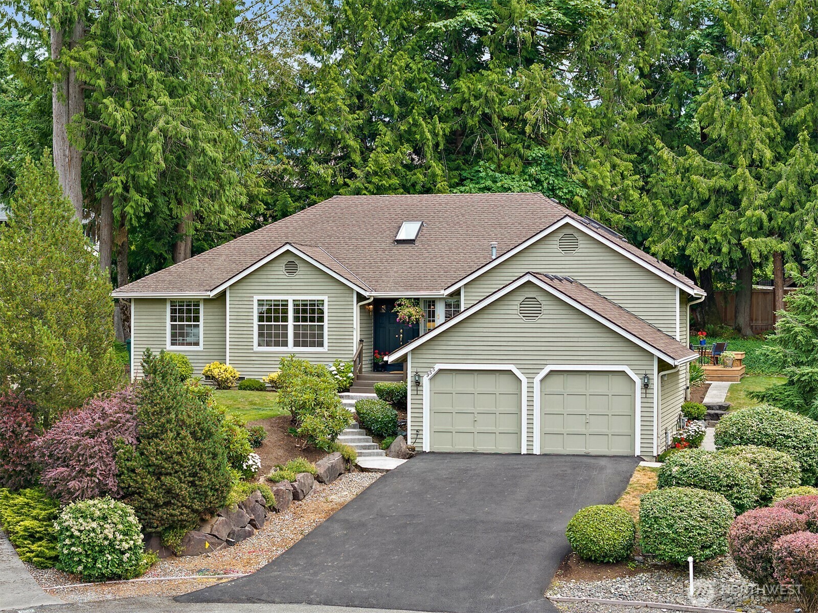 Property Photo: 955 NW Honeywood Court WA 98027