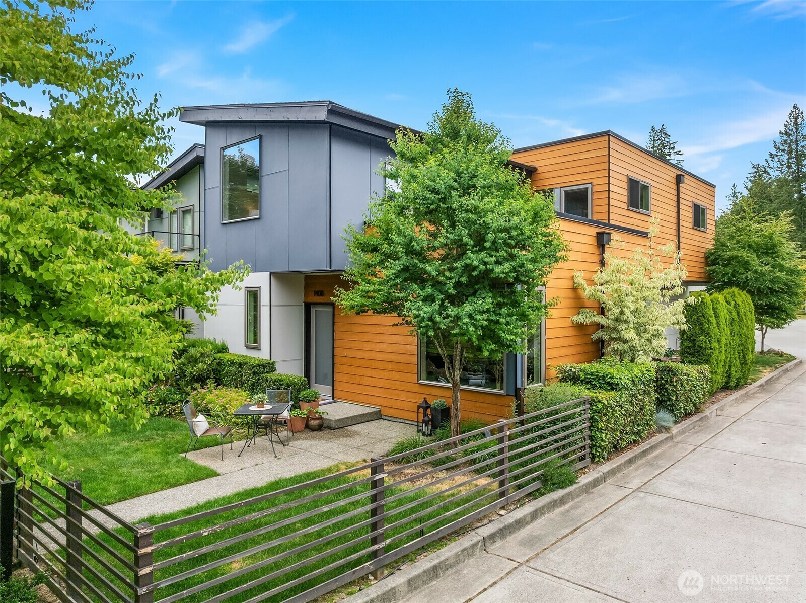 Property Photo: 1408 Hinoki Walk NE WA 98029