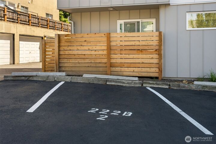 Property Photo:  222 B  10th Avenue E  WA 98102 