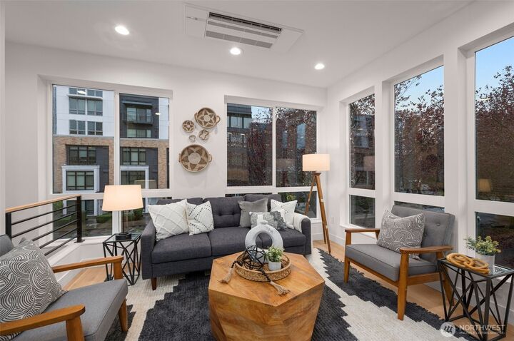 Property Photo: 222 B 10th Avenue E WA 98102