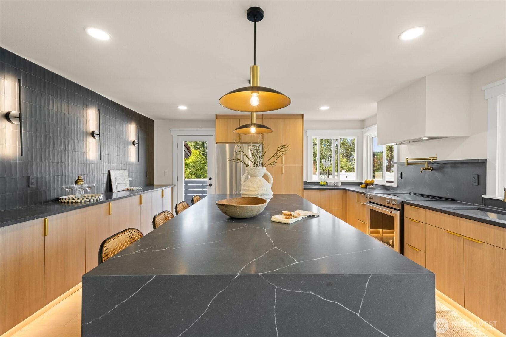 Property Photo:  14512  38th Avenue NE  WA 98155 