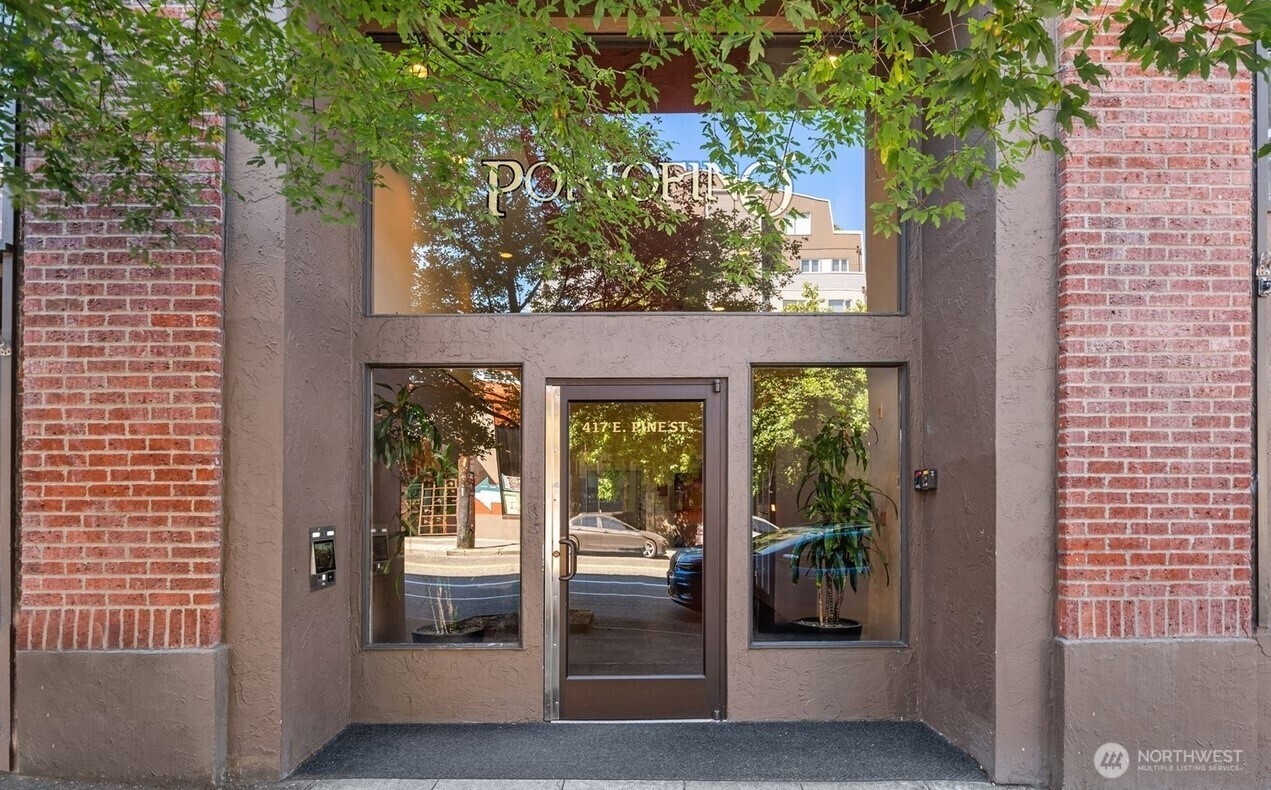Property Photo: 417 E Pine Street 211 WA 98122