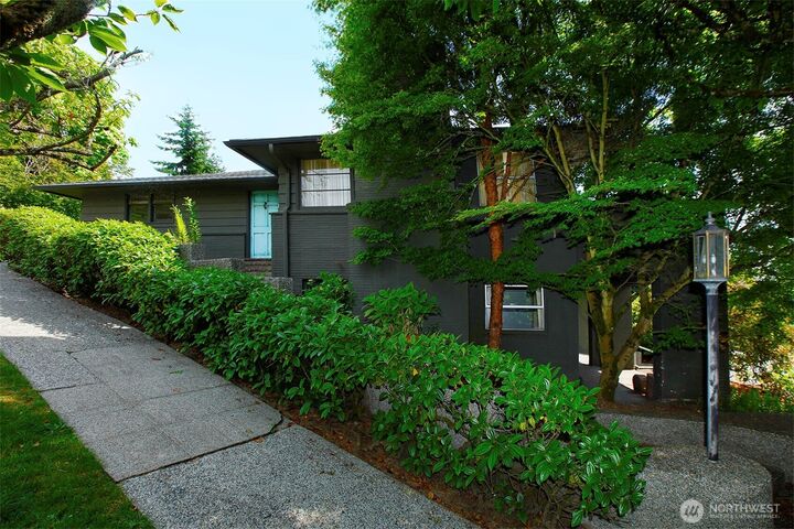 Property Photo:  4203 NE 38th Street  WA 98105 
