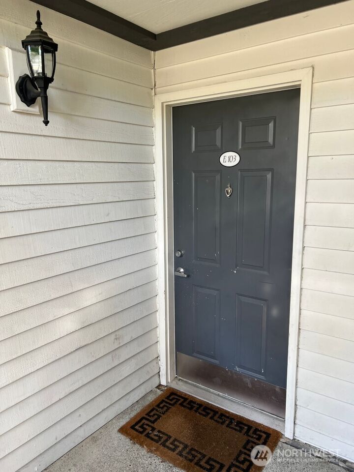 Property Photo:  15415  35th Avenue W E103  WA 98087 