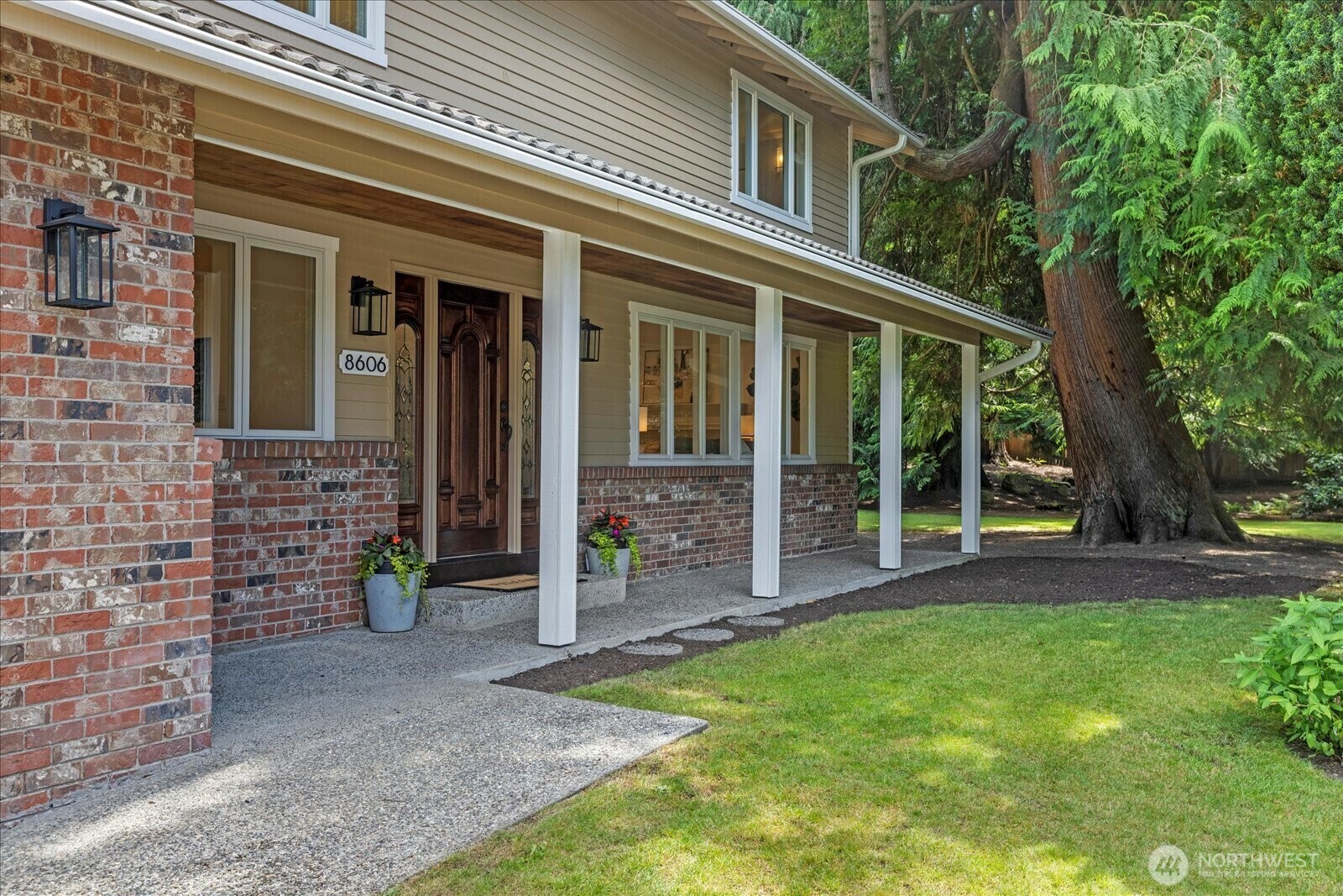 Property Photo: 8606 184th Street SW WA 98026