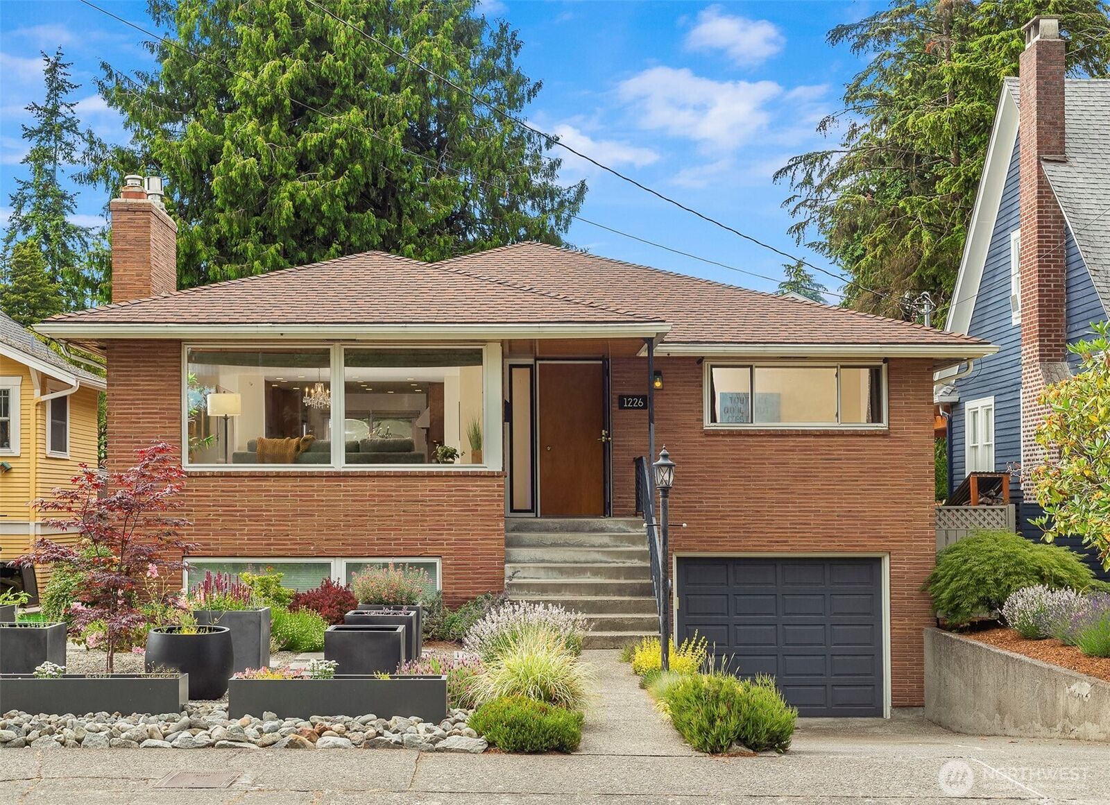 Property Photo:  1226 NE 89th St  WA 98115 
