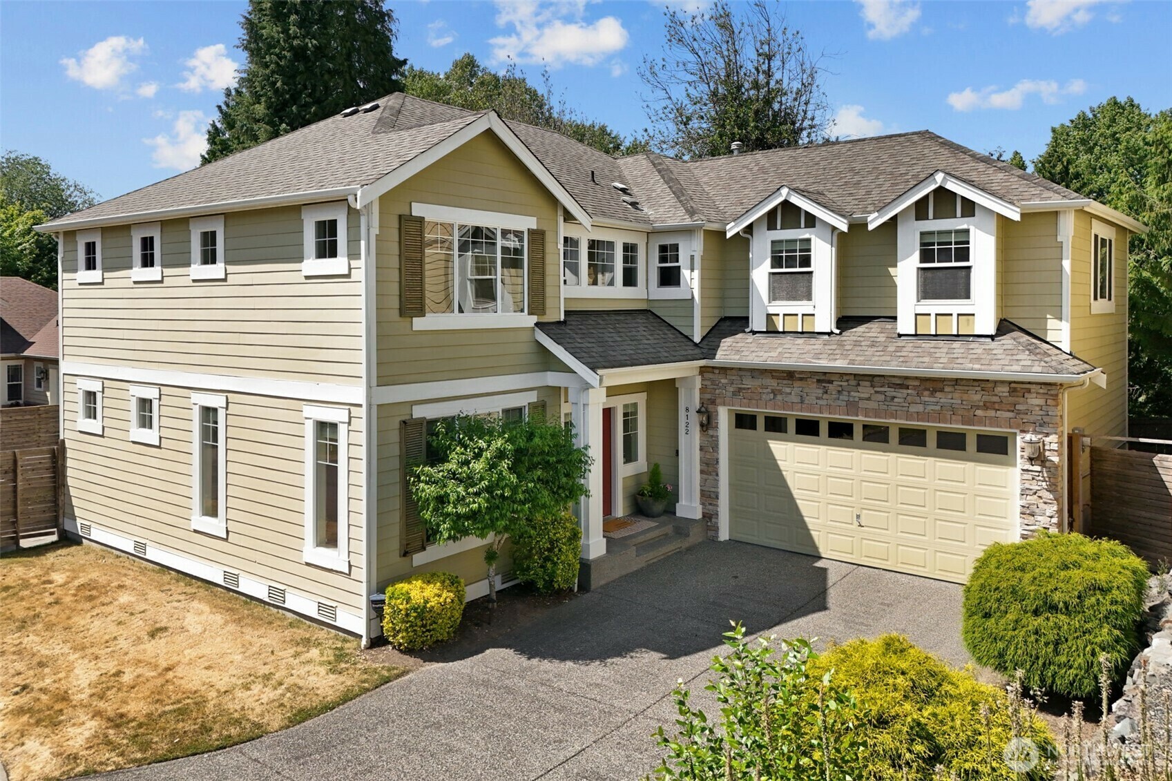 Property Photo: 8122 NE 189th Place WA 98028