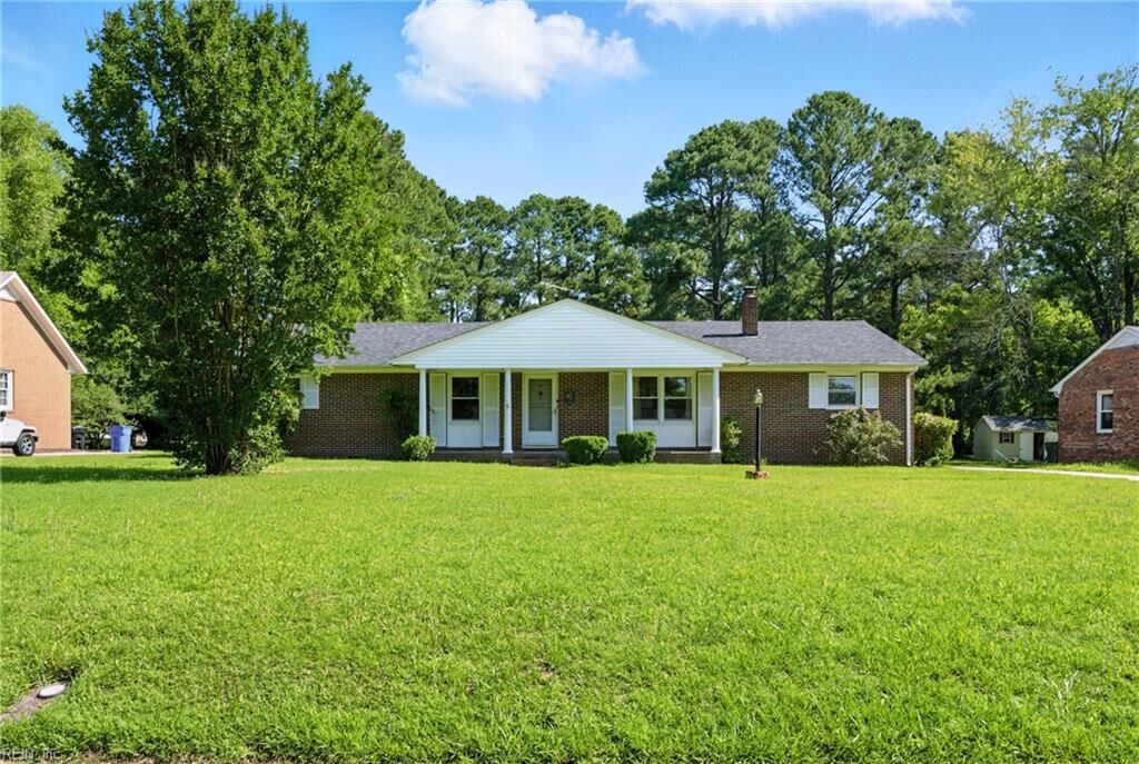 Property Photo:  404 Crescent Dr  VA 23851 