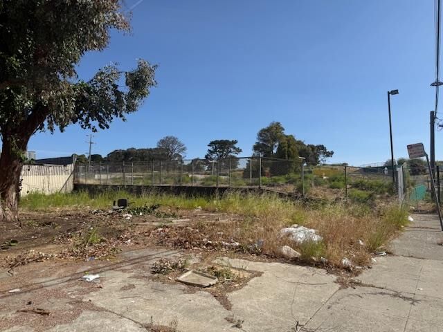 Property Photo: 2626 Griffith Street CA 94124