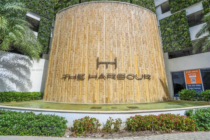 16385 Biscayne Blvd 1918  North Miami Beach FL 33160 photo