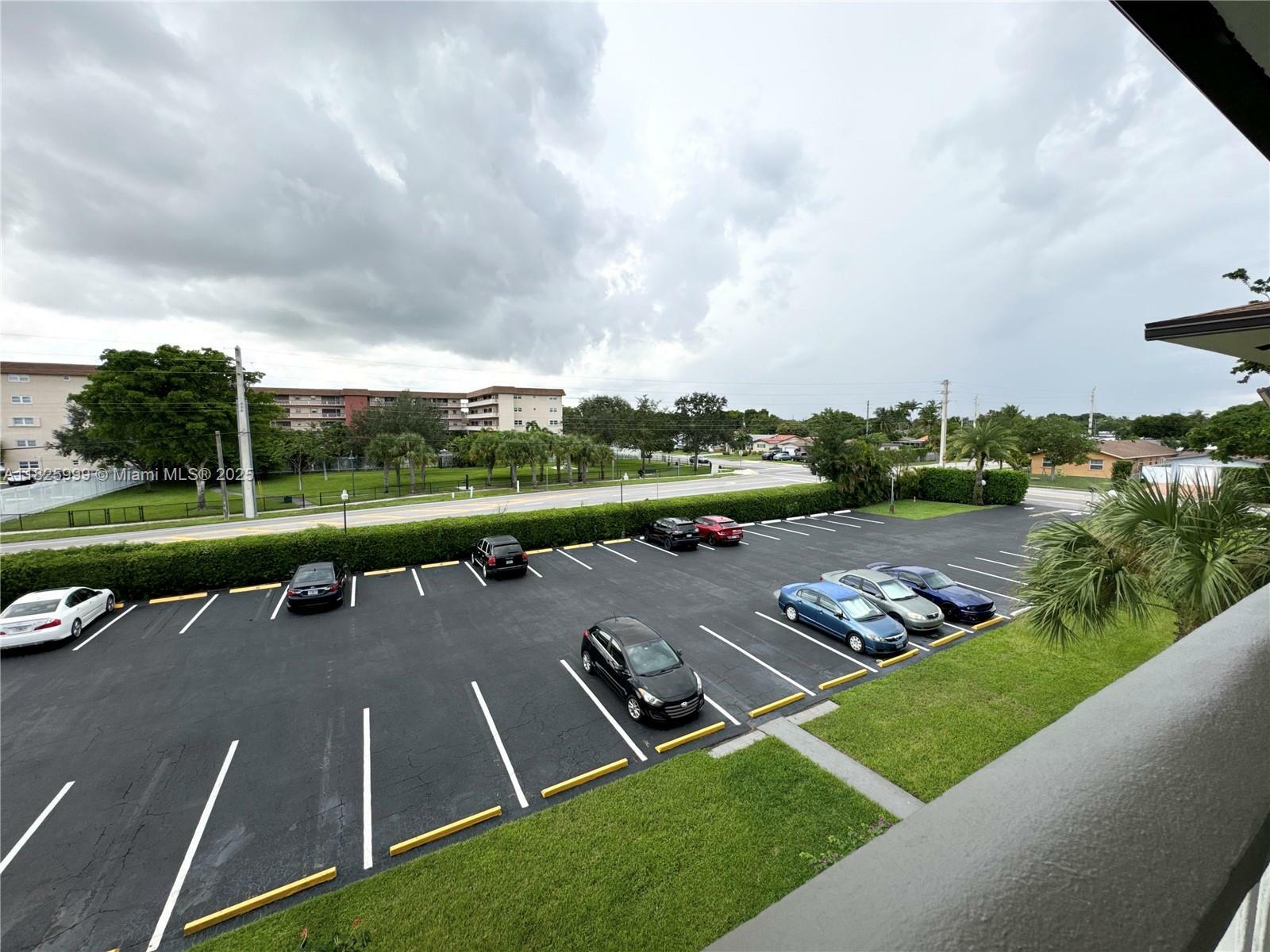 Property Photo: 5200 Washington St 207 FL 33021